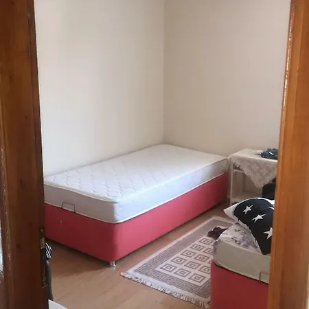 Villa Sahibinden Site Icerisinde Denize 350m Olimpik Yuzme Havuzlu Guzelcamli
